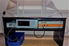 Badania EMC, pomiar odporności na pole elektromagnetyczne od 30MHz - 1GHz z natężeniem do 50V/m wykorzystujący komorę TEM w firmie Apko