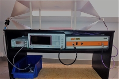 Badania EMC, pomiar odporności na pole elektromagnetyczne od 30MHz - 1GHz z natężeniem do 50V/m wykorzystujący komorę TEM w firmie Apko